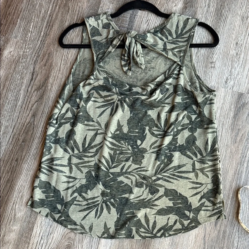 Old Navy Black and Tan Leaf Print Tank Top - Picture 7 of 8